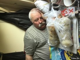 Фигасе Якубович храпит,аж румпель повело!