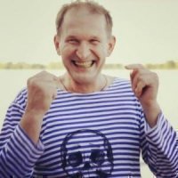 Добронравов красава!Не знал что он десантник.