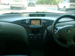 Я году эдак в 2007 купил Приуса в 11-м кузове. Как же я офигел от встроенной кассетной магнитолы, которая управлялась тачскрином! (фото с инета)