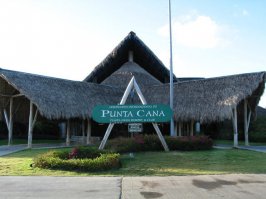 Да ладно вам, все достроим, все поправим. Вот где сарай)
Аэропорт Пунта-Кана, Доминиканская республика.