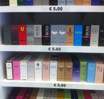 Да, бывал там, цены конечно бросовые, например туалетные воды все по 5 евро. но это все китайщина. коей и у нас на блошиных рынках куча и по тем же ценам. Может европейцам это и дешево, но для нас там обычные цены.