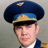 На генерала Лебедя (царствие ему небесное ) похож