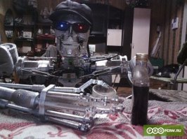да он себе собутыльника сделал! надо в серию запускать! хит продаж будет!
