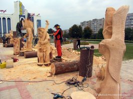 незнал, что у вини-пуха была бензопила...

(в голове моей опилки,да-да-да.)