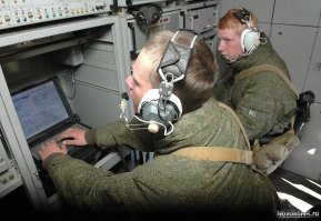 В армии до сих пор такие допотопные наушники?