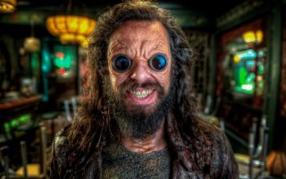 На него похоже очень: