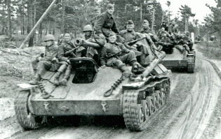 да ну ,перегнул автор.в качестве сау су 76 не плохо себя показала,отработанное шасси за недорого. не всё же пердячим паром таскать трёхдюймовки по полям и лесам...