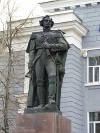 В Херсоне ему памятник стоит. С детства его помню.