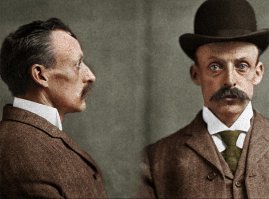 прочла, в принципе хрен бы с ними.... но один вопрос маячит """Мужчина, больше похожий на Деда Мороза, чем на серийного убийцу""""" 

где??? где вы блин видели такого деда мороза!!???