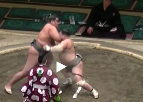 Не мудрено! Так локтем в челюсть приголубить)) 
P.S.
Это скрин не кликать!