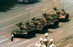 т.е. вы хотите сказать, что оригинал фотографии - фотомонтаж?