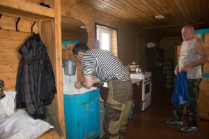 метеостанция на Таганае не работает,её переоборудовали в турбазу "метеостанция Таганай-гора" 
на фото я))