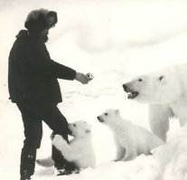 Такие фотки с медведями производят впечатление на наших "партнёров"