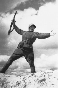 На фото белорусский солдат. 1944 Второй Белорусский фронт.