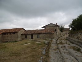 Еще чуток добавлю Чуфут-Кале