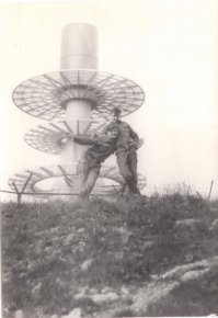 Броккен, самая высокая точка гор массива Гарц на севере Германии (высота, впрочем, скромная: 1411,1 м)
На самом деле ещё скромнее 1142 м. (Самая высокая точка бывшей ГДР). Проходил там срочную 91-93. Погода там конечно полный П.