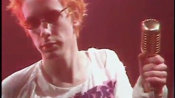 А здесь молодой Булгаков исполняет песню "Милые пустышки"