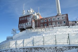 Метеостанция во Франции. Puy-de-Dome.