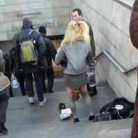 Боюсь спросить,как он там держится?:)