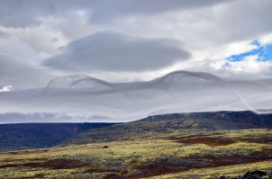 Кроме Мурманска, на Кольском полуострове, есть огромная куча очень красивых мест. И сам Мурманск здесь упоминается не красотой самого города, а именно областью.