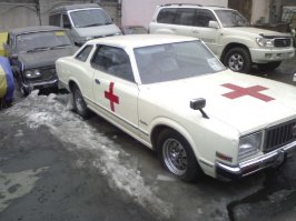 Случайно оказался на одной стоянке, и замер. Вот там раритеты.  Toyota Sports 800 GT   (1977) Celica. croun и еще много всего....