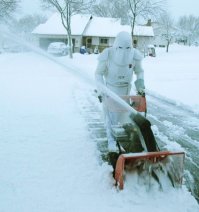 Вот дебил... Свою же маскировку гробит!