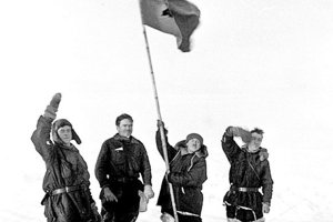 Глядя на машину, показалось, что её хозяева - папанинцы...