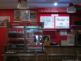 Есть сеть "Чебуречная СССР". Тож вкусно и релаксно. И ностальгично...
Мебель, правда - не советско-убитая. Зато: уют, вкуснота, обслуживающий персонал в пионерских галстуках, настоящие алюминиевые вилки и ложки...