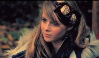 Из клипа "Nolwenn Leroy - La jument de Michao" девочка понравилась: