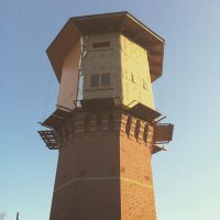 Ну  в моём Владимире   водонапорок   много. Самые крупные давно приспособлены. В центре под  музей,  одна под офис водоканала. В  общем  всё путём. Хотя есть и брошенные как на территории  ВЛГУ.
-------------------------------------

 А Где башня  Лунёва ??!
Что  за  тема про водонапорки  без его проекта ?   Как простой смертный  пытается   не  потерять  башню и даже  жить в  ней.