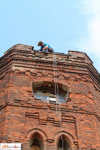 У нас в Ижевске на башне альпинисты тренируются. Башня 1915 года.