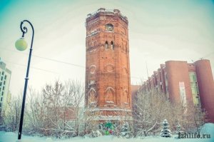 У нас в Ижевске на башне альпинисты тренируются. Башня 1915 года.