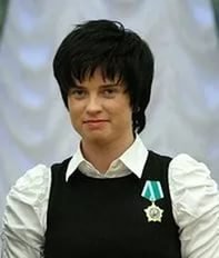 Феерическое уродство :)
... смотрел интервью одной из наших синхронисток и комментатор ее спрашивает, ну, как вы живете в межсезонье - эта дура на голубом глазу, сказала, что не хило живет, в месяц поучает 2 000$ !!! 
Американская биатлонистка Сюзан Данкли, что бы поехать на чемпионат мира в Европу, искала спонсоров год, наши жрут мельдоний и еще зарплату не хилую получают :) Слепцова, которая на этом же чемпионате выше 10 места не поднялась, хорошо кушала, сладко спала и ордена получала :)