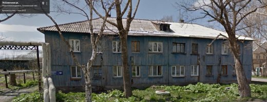 В Южно-Сахалинске очень много деревянных бараков. Да и по России в целом их хватает. Не удивлюсь если их всех начнут плёнкой затягивать, вместо того что бы сносить
