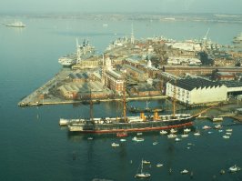 HMS Warrior
Длина - 127 м
Ширина - 17,7 м
Осадка - 8,2 м 
Бронирование пояс: 114 мм 
Водоизмещение  9358 т
Двигатель Двухцилиндровая горизонтальная тронковая паровая машина
Площадь парусности 4497 м 
Скорость хода	13 узлов под парусами,
14,5 узлов паровым ходом,
17,5 узлов   максимальная