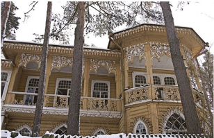 У меня по соседству стоит старый дом, все соседи думали что это заброшенный дом с огромной территорией.

Как оказалось мы ошибались.