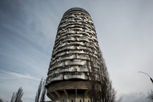 Обгадили красивейшее здание, сволочи