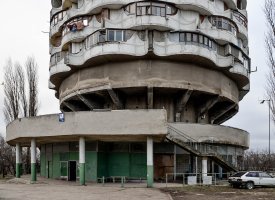 Обгадили красивейшее здание, сволочи