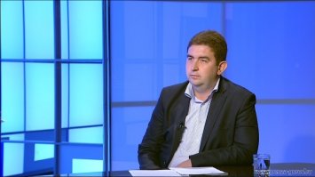 андрюша гришин, собственной персоны, начальник Управления ЖКХ города Пензы, красавец, во вторник, 27 сентября, в 18.00 в программе  Город говорит  на телеканале  Россия 24. Пенза, нёс такую х.у.й.н.ю. 
 -