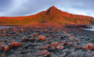 Камни уходящие в море