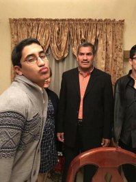 И после фото, папа сказав "В нашей семье пи*оров не будет" - въе*ал с локтя)))