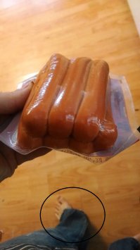 Лично мне неловко за ракурс