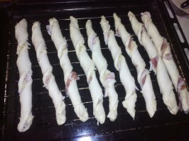 Вчера пробовал, получилось конечно не особо то. Скорее всего духовка у меня барахло, да и бекон короткий!!!