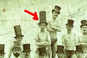 этот своим цилиндром как бы намекает на кое что