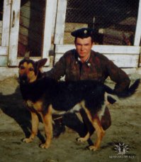 Это я в 1996 году на контрактной службе, Таджикско-Китайско-Афганская граница... и мой пёс Бизон!