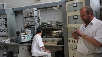Работа у них тяжелая , а  сложная у них -
