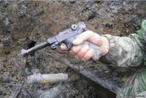 Чёрт, вот от этой фотки аж зависть скрутила. Luger P08 в таком сохране найти! Это же реально - супер удача!