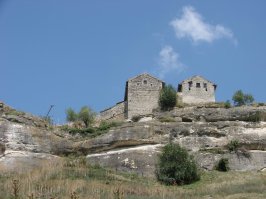 где про колодец? Автор тупо денег пожалел на его посещение? Судя по качеству фото, все снималось на телефон. Зато не забыл написать, как в ресторан сходил и самый длинный комментарий как раз про посещение ресторана. Прям классика туриста, которому не хватило в <span style='color:gray'>[мат]</span> съездить. Я тоже могу таких фото накидать