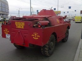 Будучи в Питере видел такое такси.