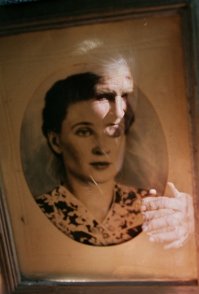 // Семейная история . Автор фото: Игорь Лагунов. История дворянской семьи, переехавшей в 30-е годы из Ленинграда в сибирскую деревню//

Забыли указать по чей инициативе переехали.